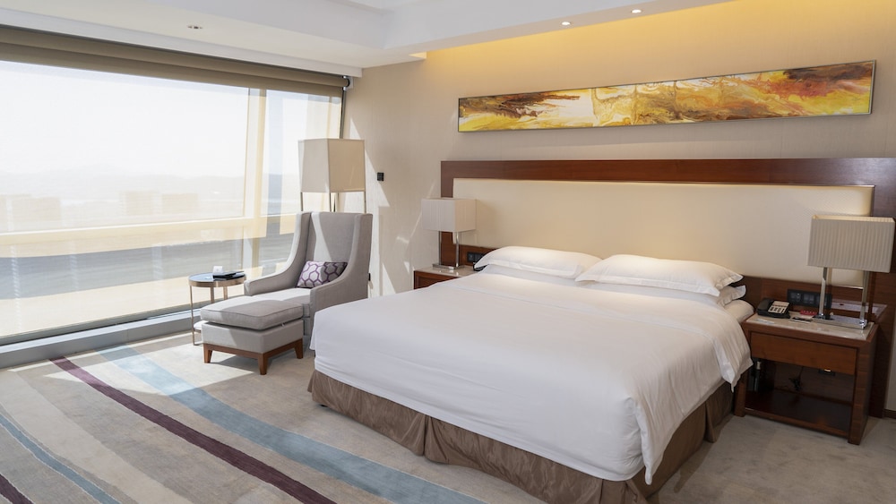 CROWNE PLAZA WUXI TAIHU 10/76