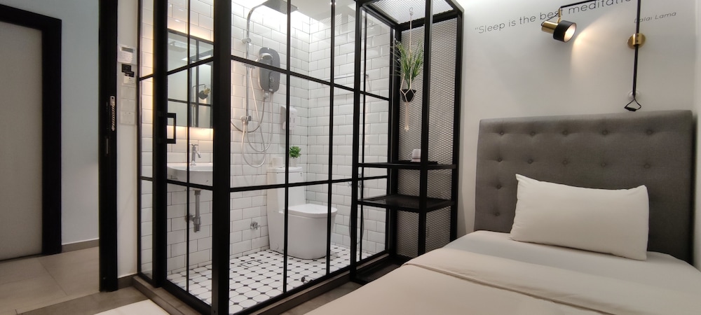 Z Hotel Ara Damansara, LRT, Mall, Airport 27/37