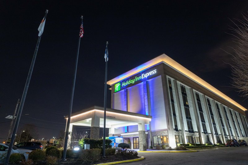 Holiday Inn Express Newark Airport Elizabeth 1/47