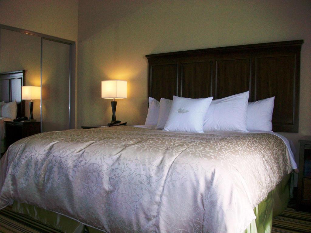 2 BEDROOMS, SUITE, 1 KING OR 2 QUEEN BEDS, ACCESSIBLE