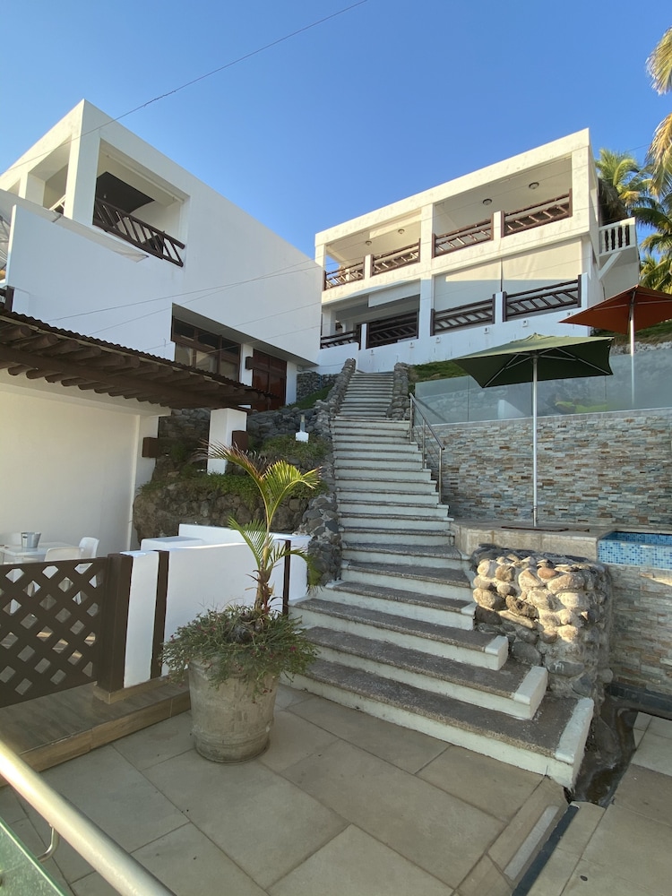Hotel Los Farallones 3/70