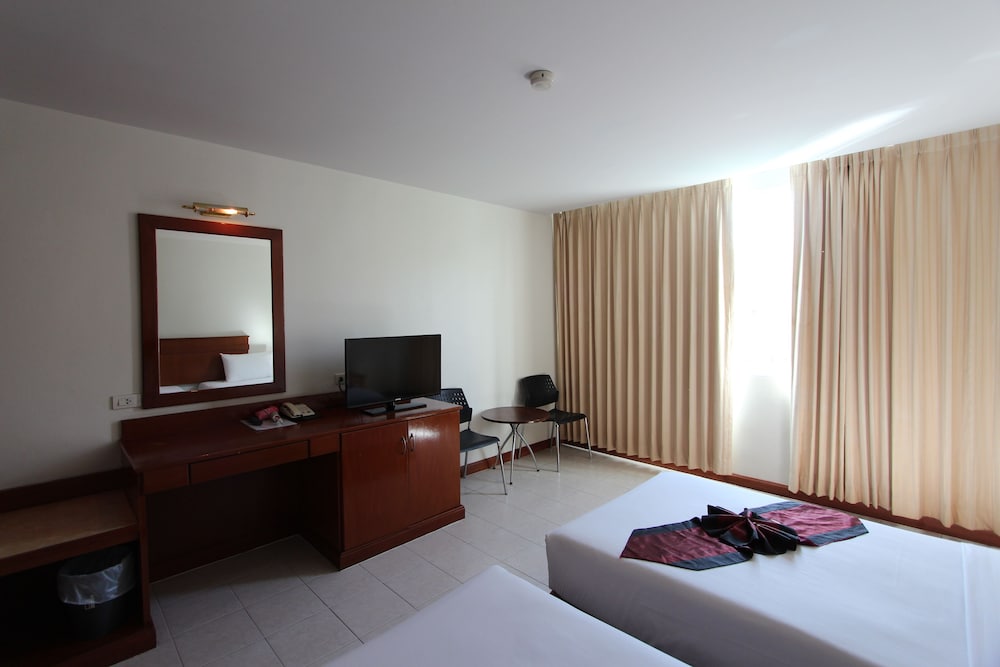 CROWN PATTAYA BEACH HOTEL 27/58