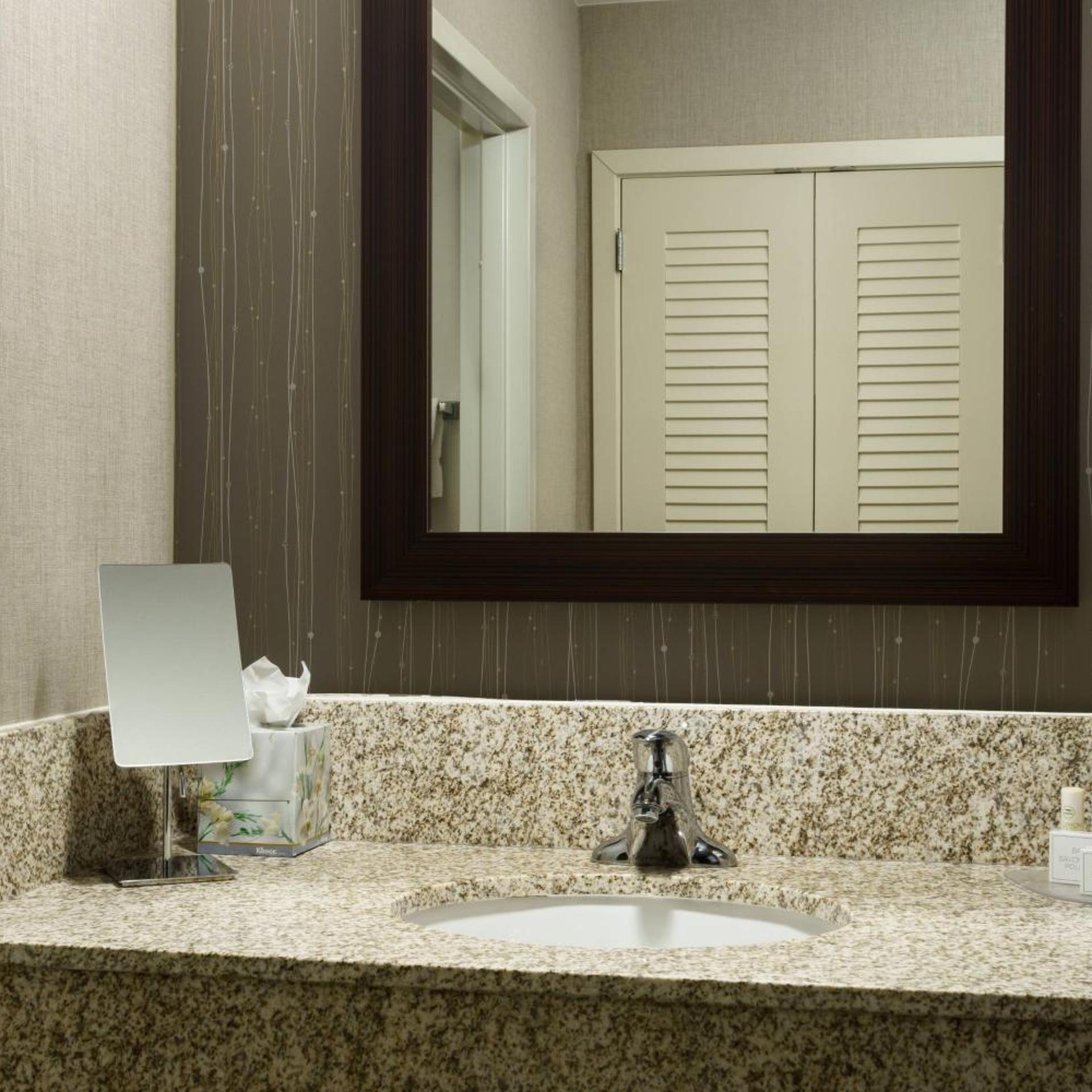 Guest Room, King Bed, Large, Corner, Courtyard Houston Downtown Convention Center 2/3