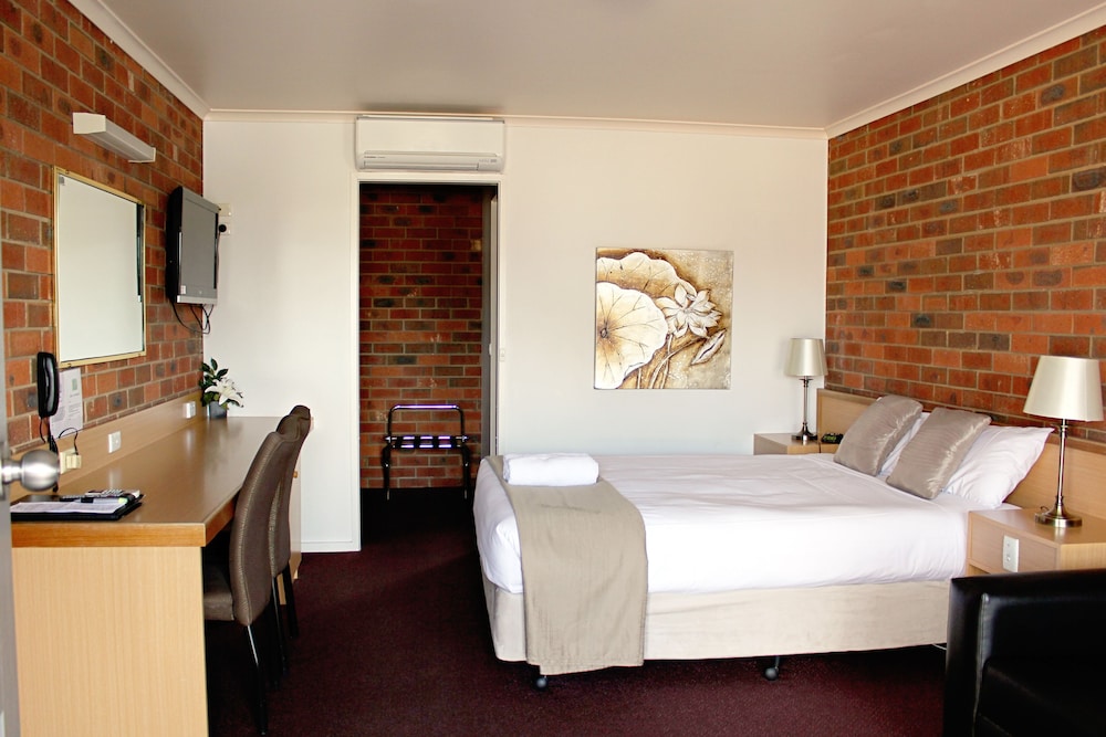 Pevensey Motor Lodge 42/52