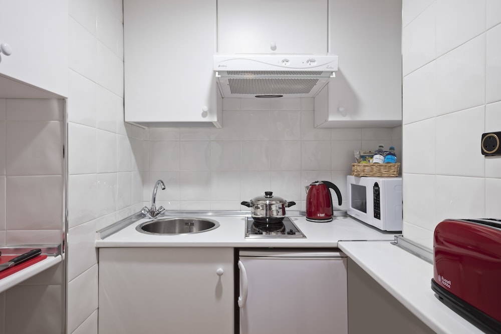 Melia White House Apartments 49/50