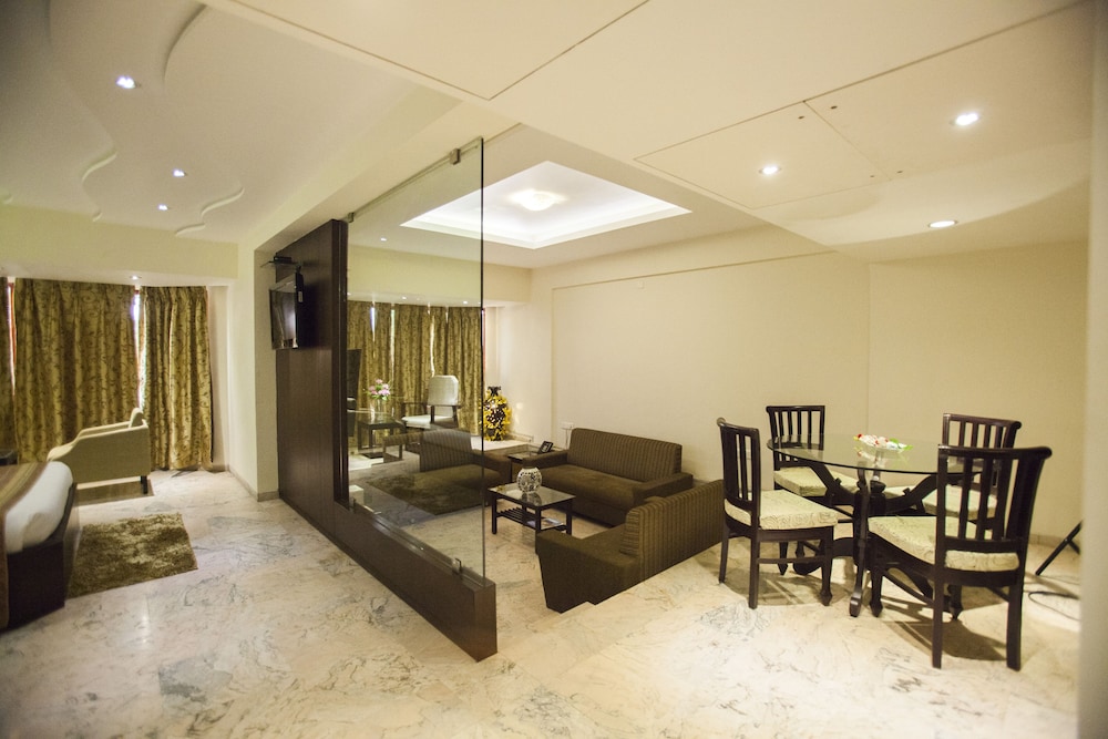 The Oasis Hotel 20/31