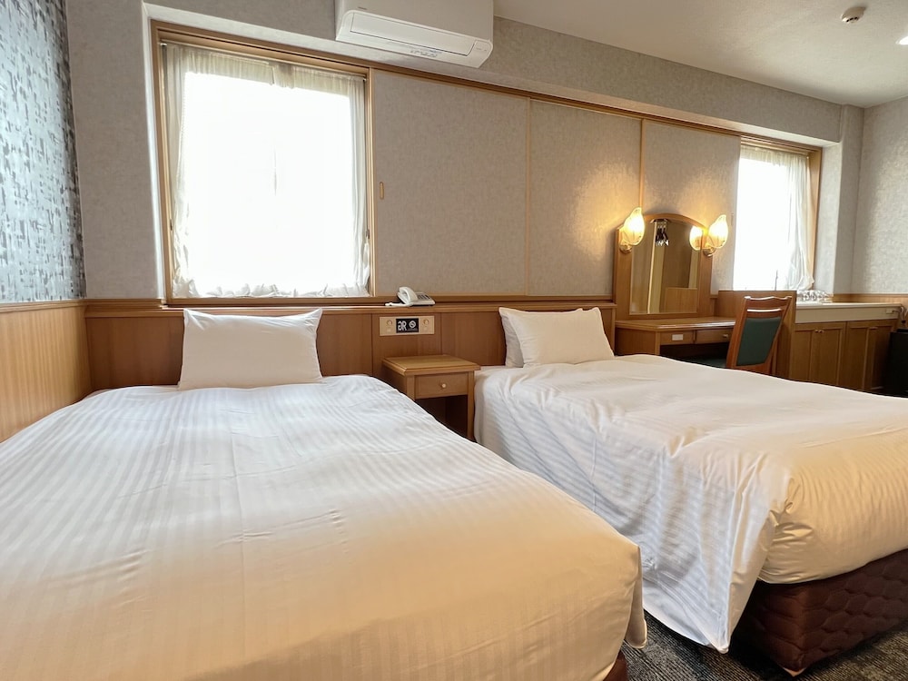 DELUXE, FAMILY, TWIN BEDS
