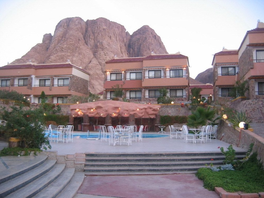 Catherine Plaza 44/48