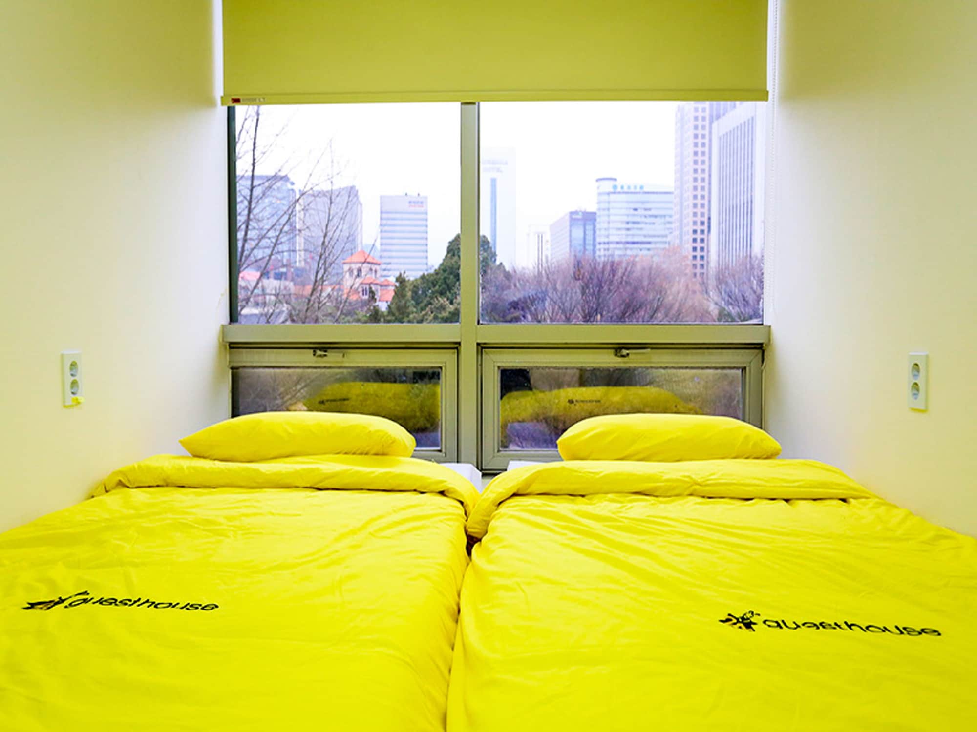 DELUXE, TWIN BEDS