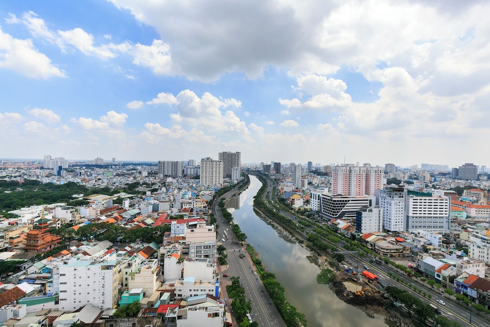 Spacious Saigon 42/50