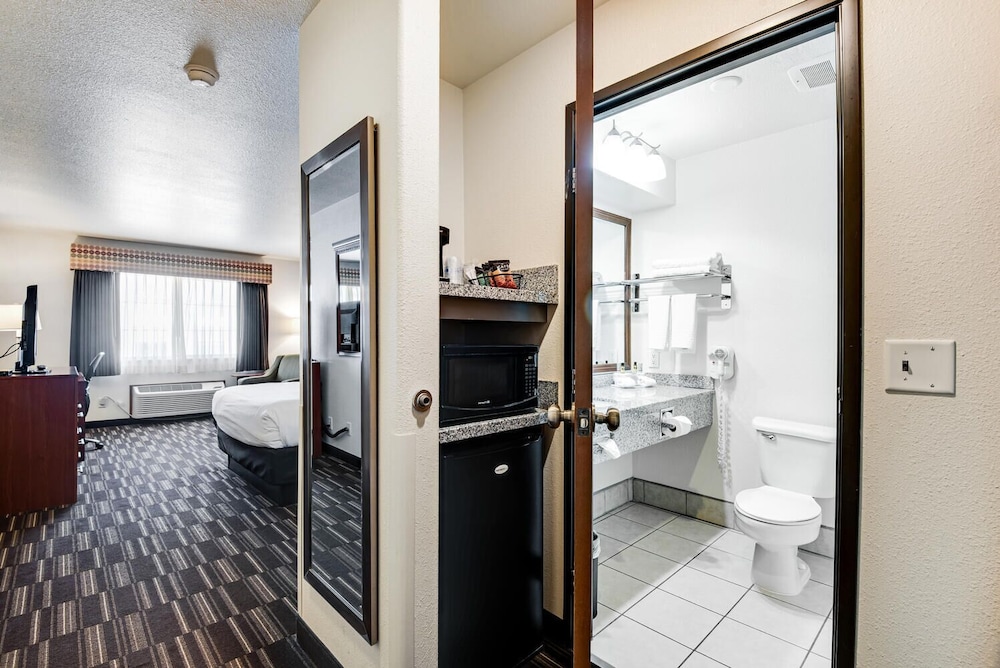 Best Western Firestone Inn & Suites 11/34