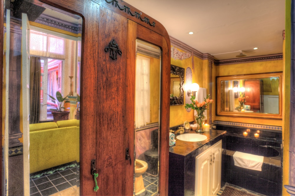 Rivera del Rio Boutique Hotel 76/81