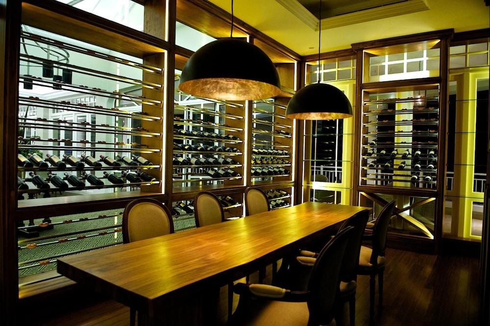 Hemingways Nairobi 48/54
