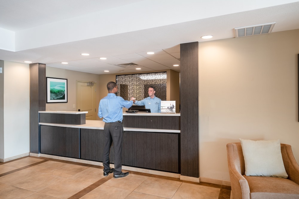 Candlewood Suites Auburn 8/44
