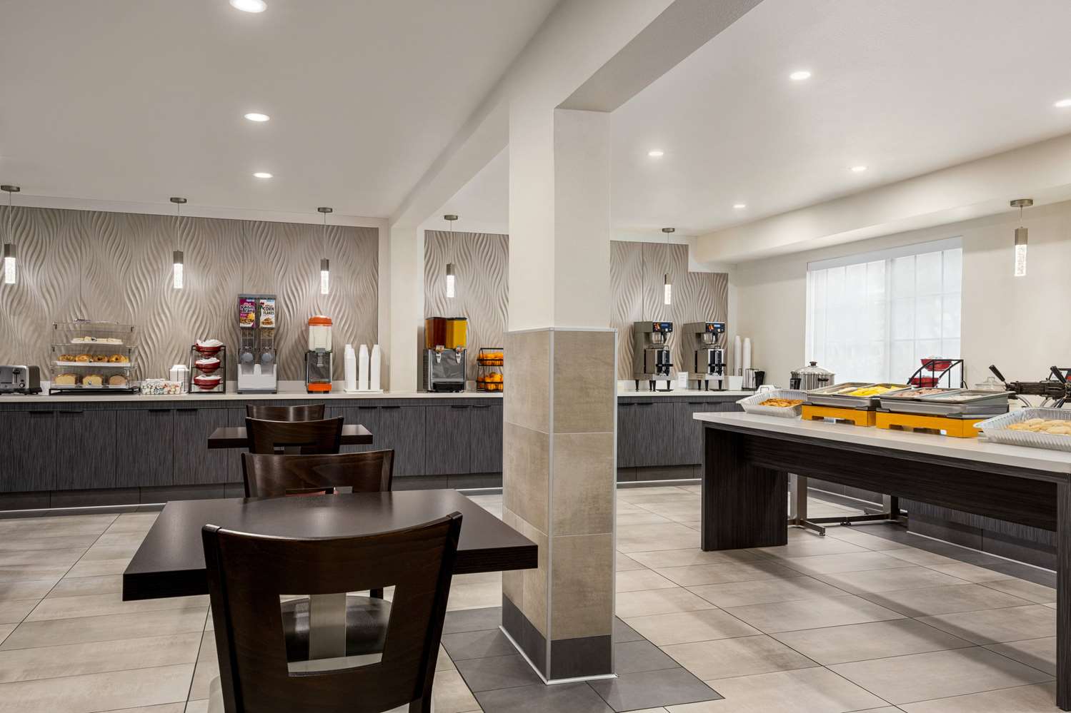 Ramada by Wyndham Anaheim Convention Center 26/40