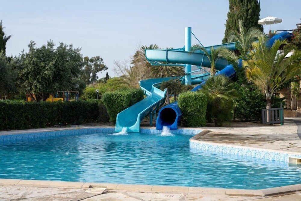 Coral Beach Hotel and Resort 87/95