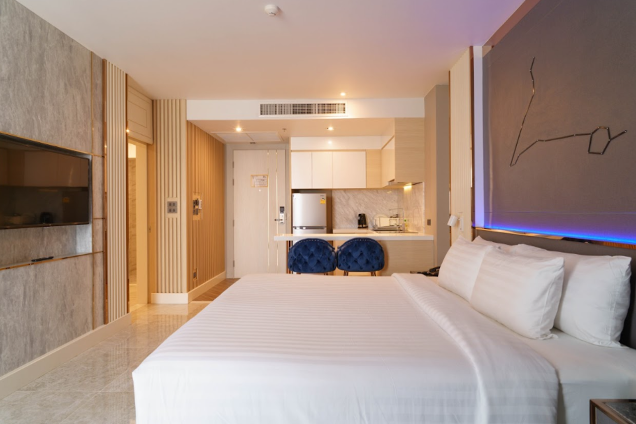 Pattaya Discovery Beach Hotel 5/27