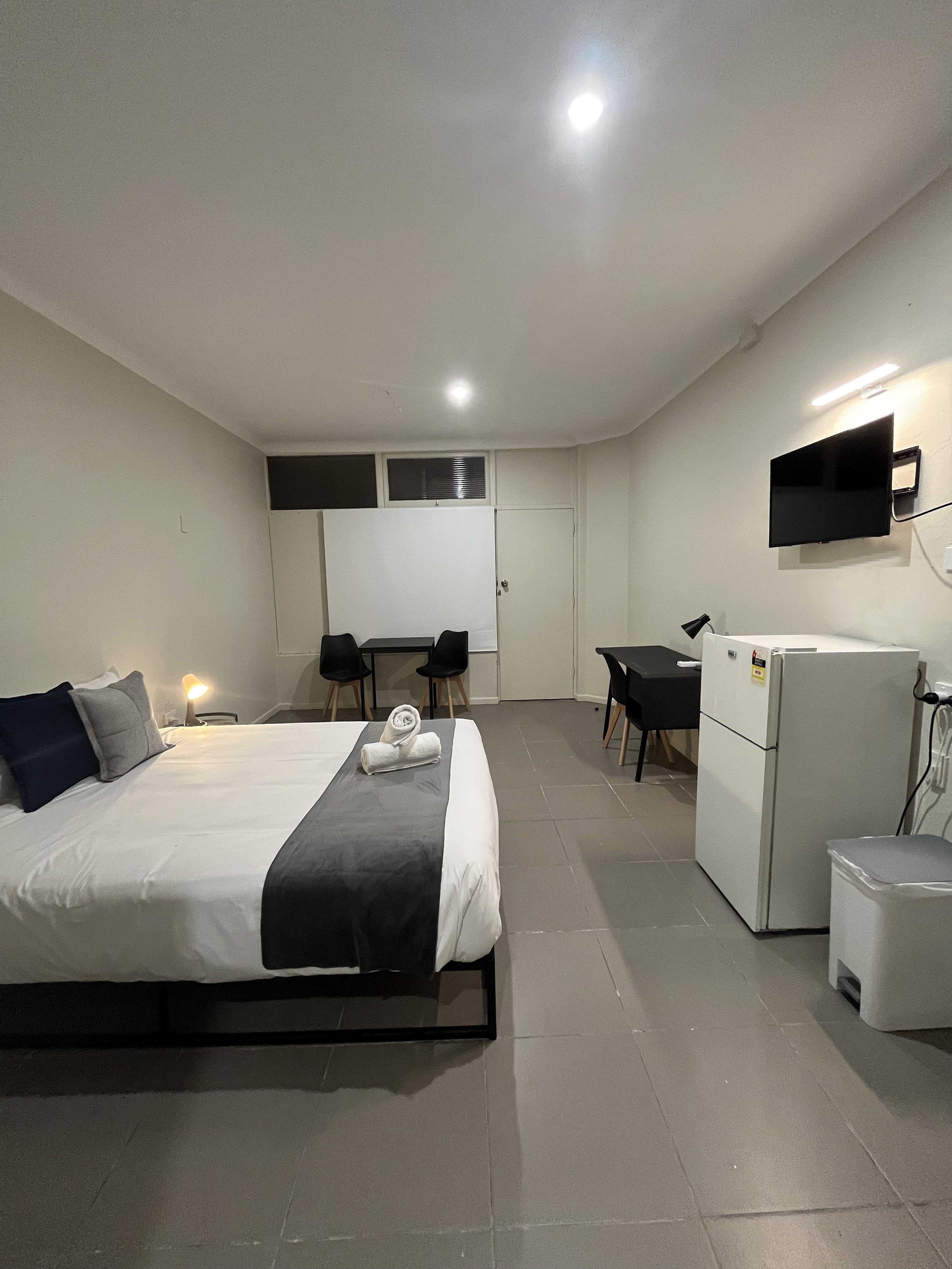 Room, Queen Bed
