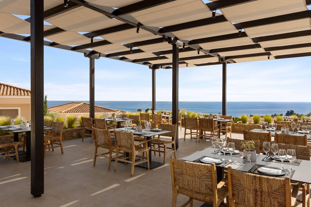 Zeus Eleva Ajul, a Registry Collection Hotel 67/83