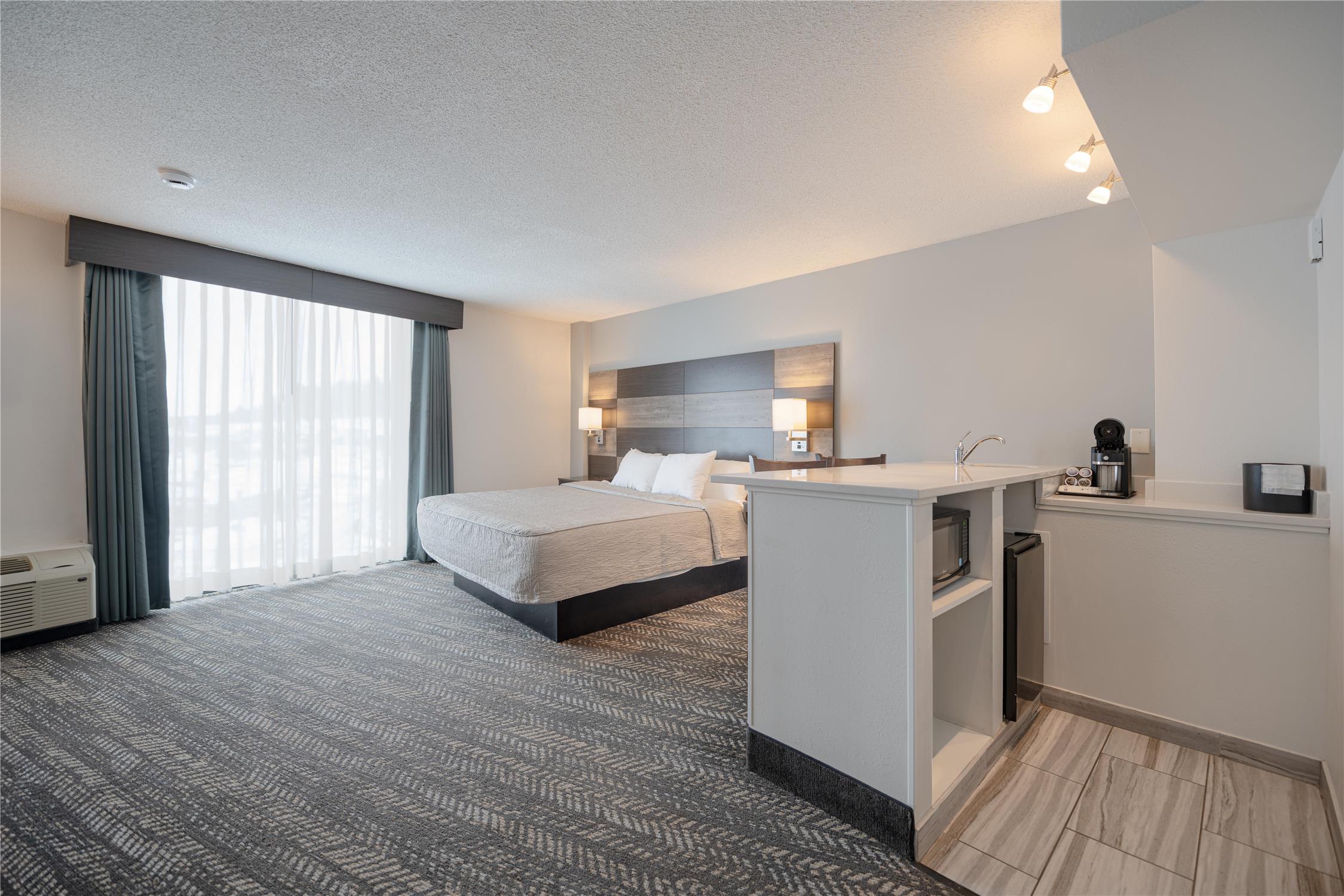 Suite, 2 King Beds, Sauna, Kitchenette