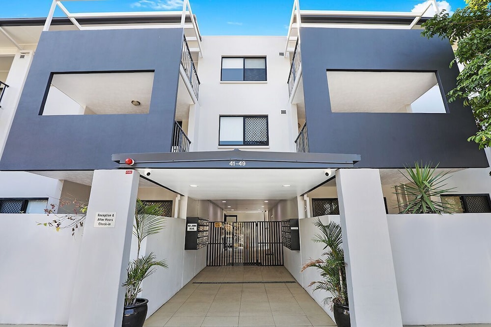 Parkview Apartments 2/45