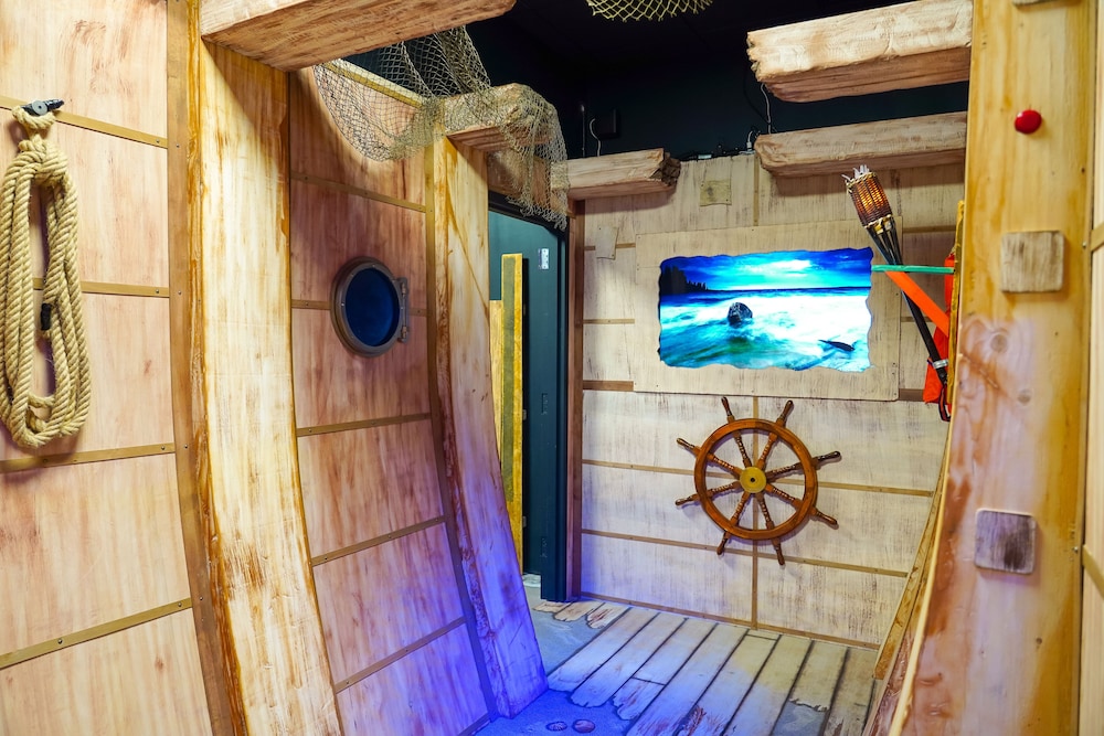 Cedar Points Castaway Bay 10/67