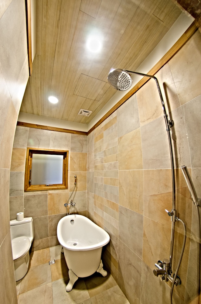 Sasa Nor Lamour B&B 47/50