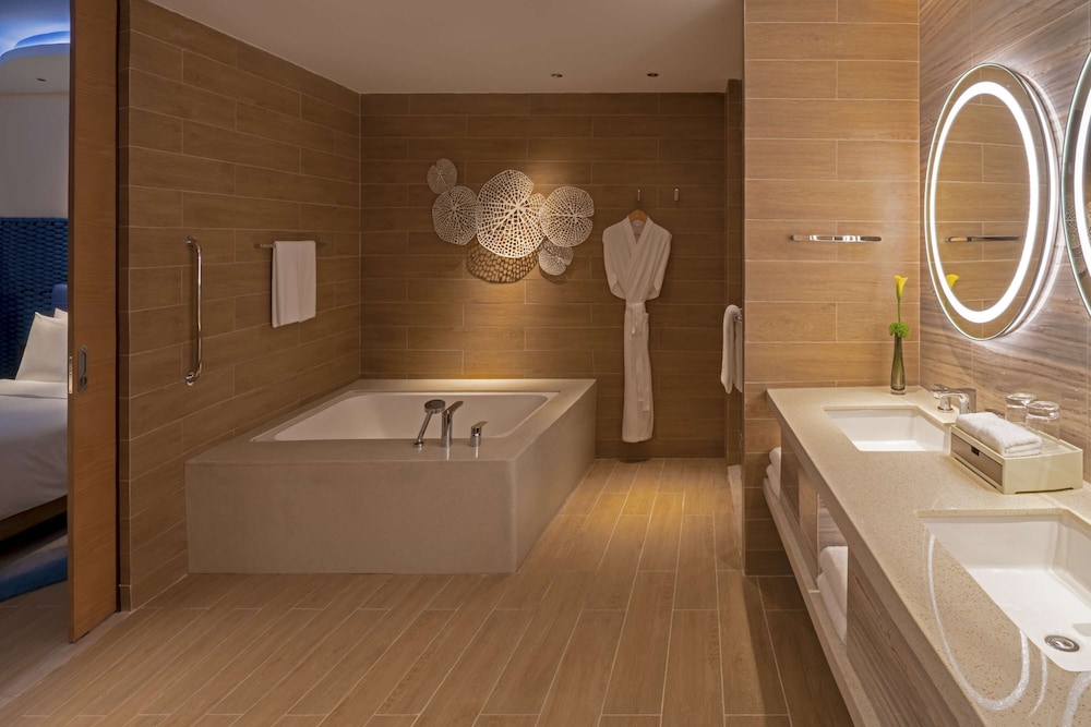 Hyatt Regency Hainan Ocean Paradise Resort 50/50