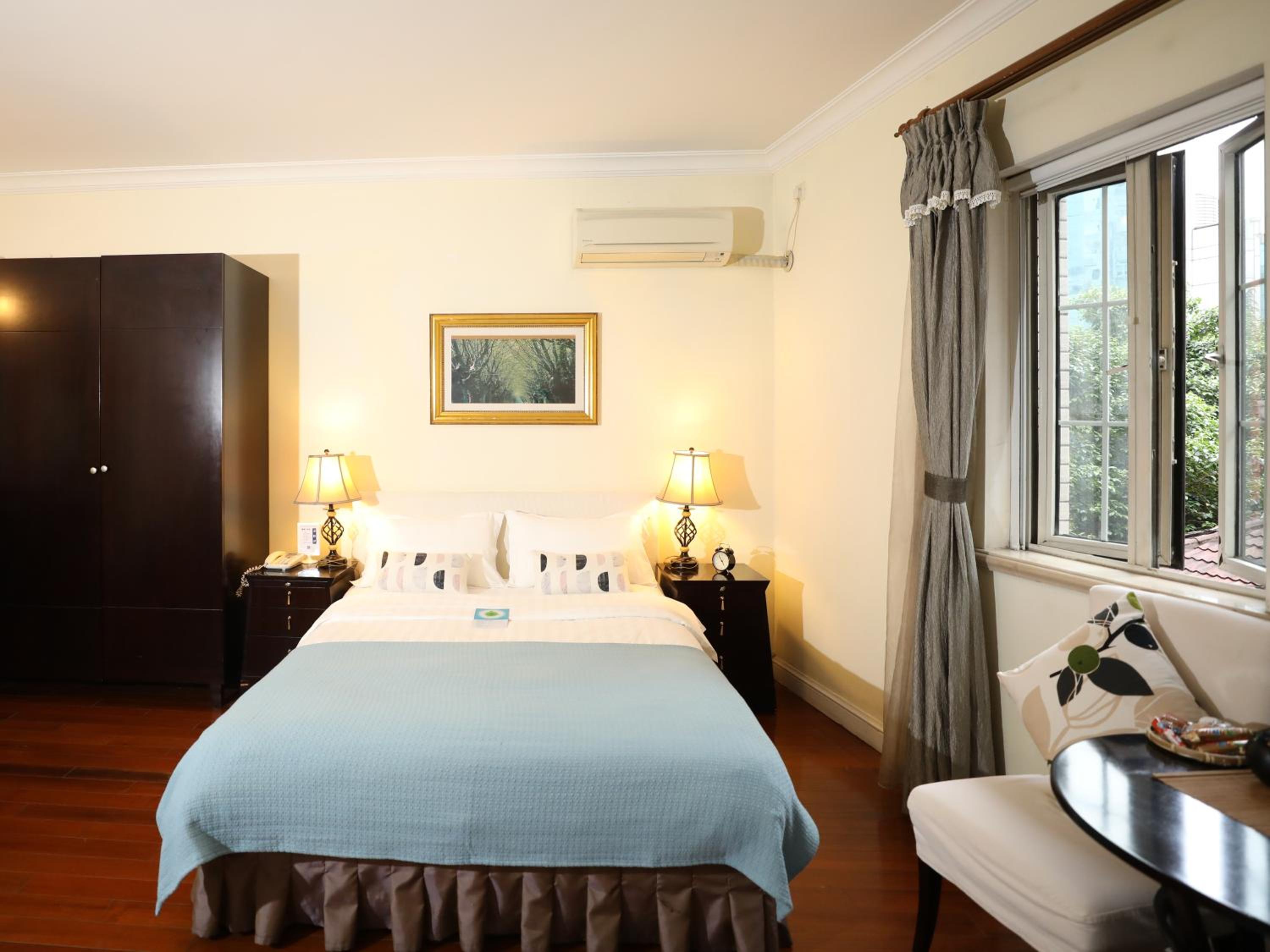 Special, Queen Bed