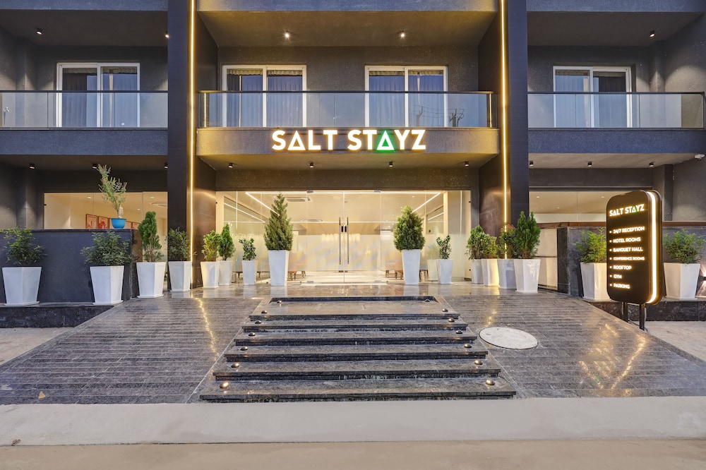Saltstayz Premier Sector 42 - Golf Course Road 写真4