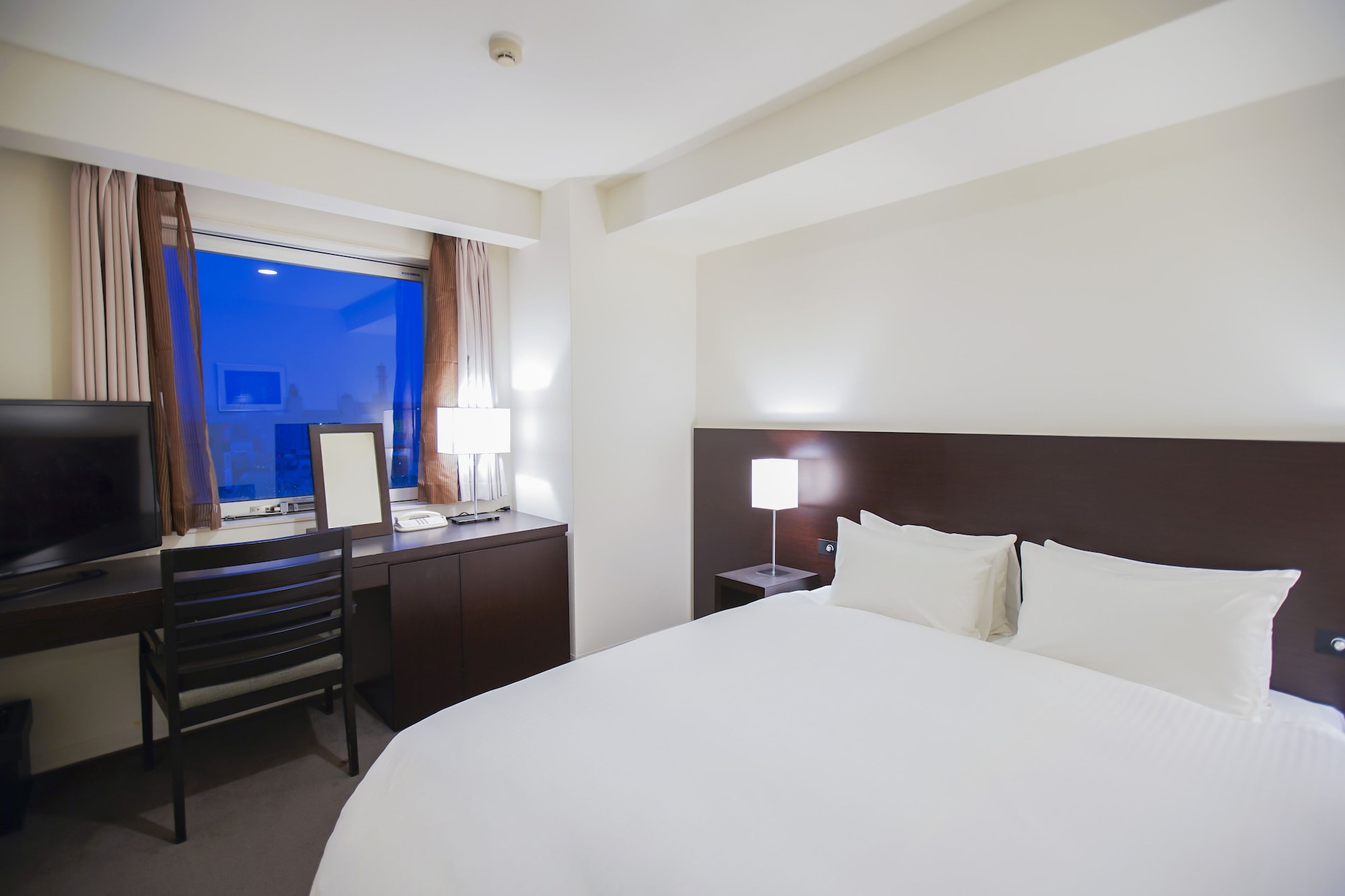 Room, Queen Bed, West Wing