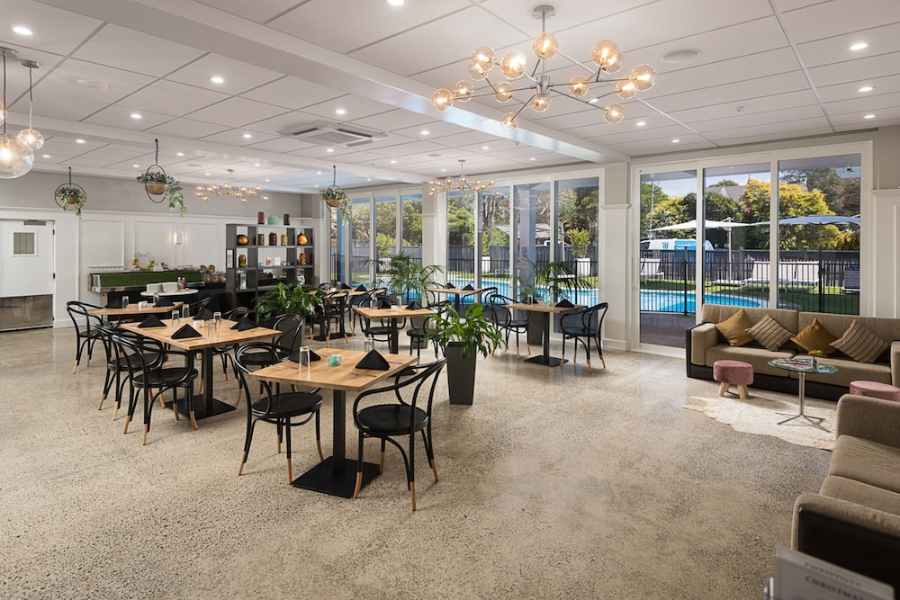 Hotel Armitage and Conference Centre 33/47
