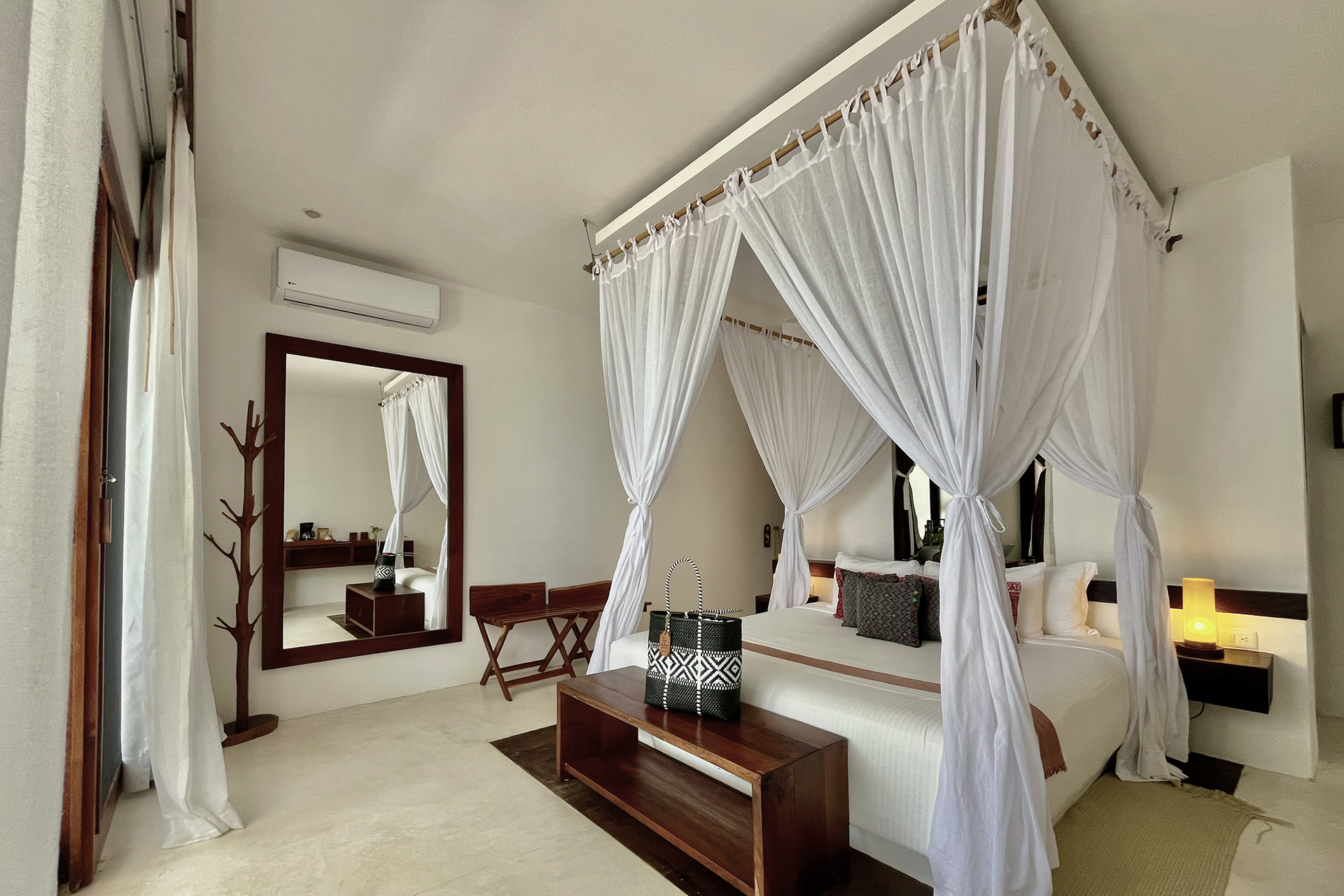 Deluxe, Plunge Pool