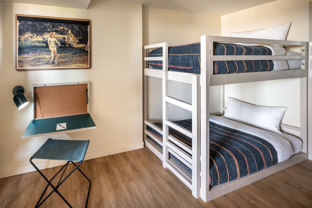 Moxy Springfield Downtown 40/55