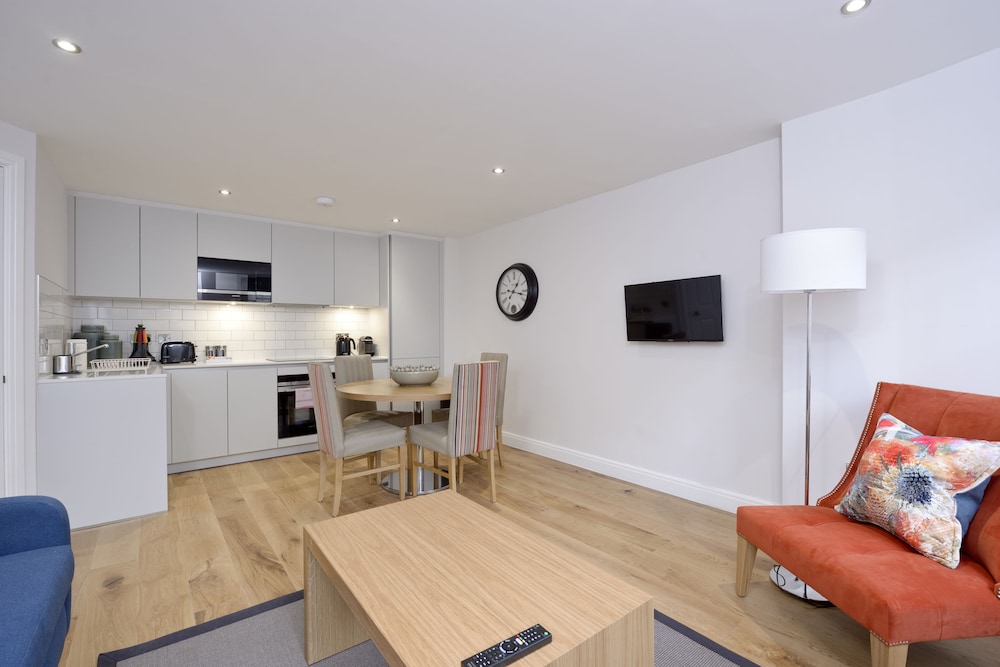 Destiny Scotland New Town Apartments 6/15