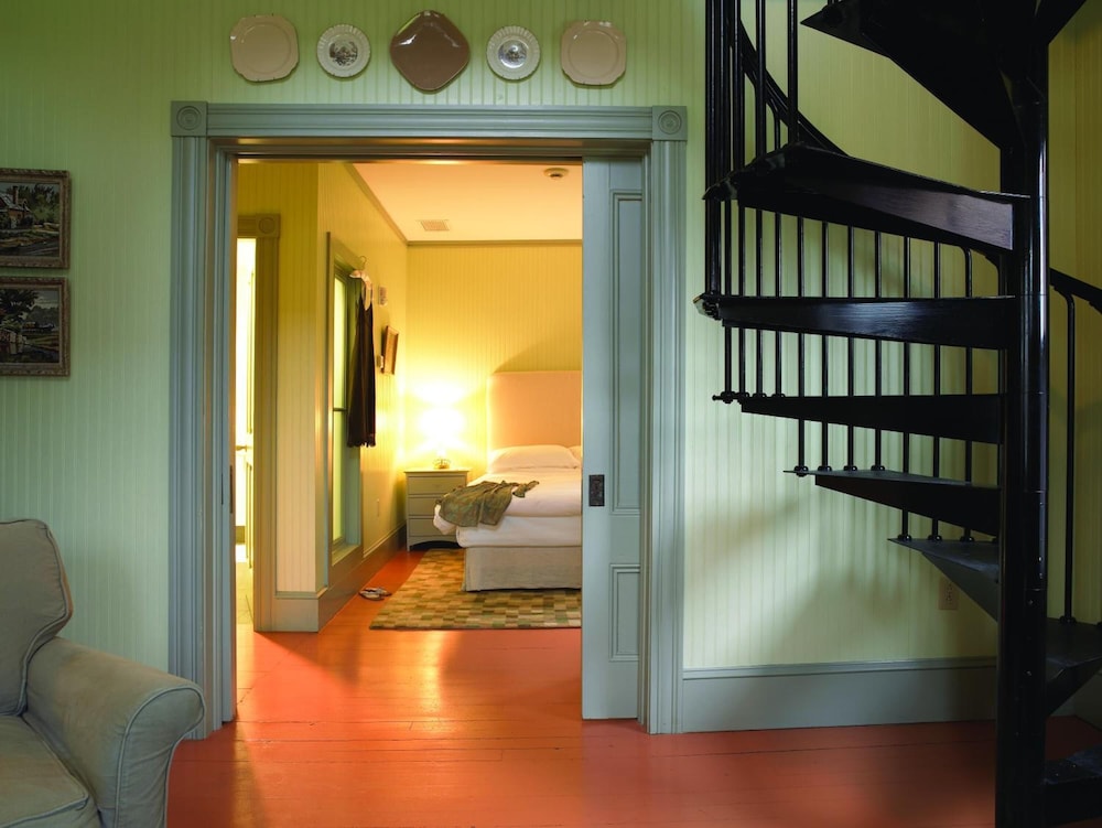 The Porches Inn At Mass Moca 30/74