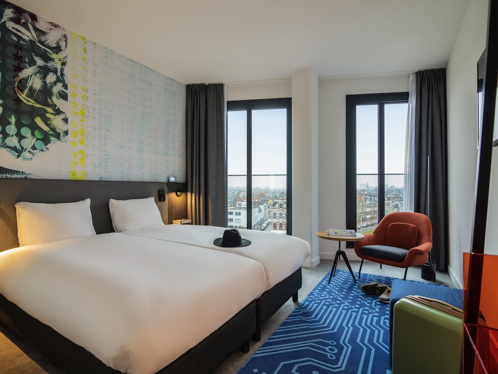 STANDARD, DOUBLE BED, CITY VIEW