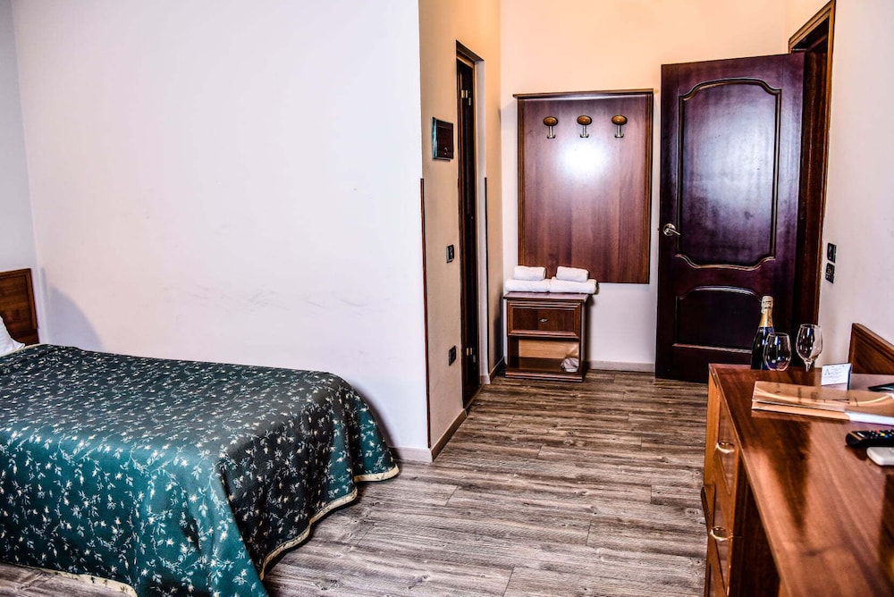 VH Broadway Tirana Hotel 25/50
