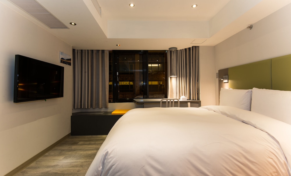 DELUXE, DOUBLE BED