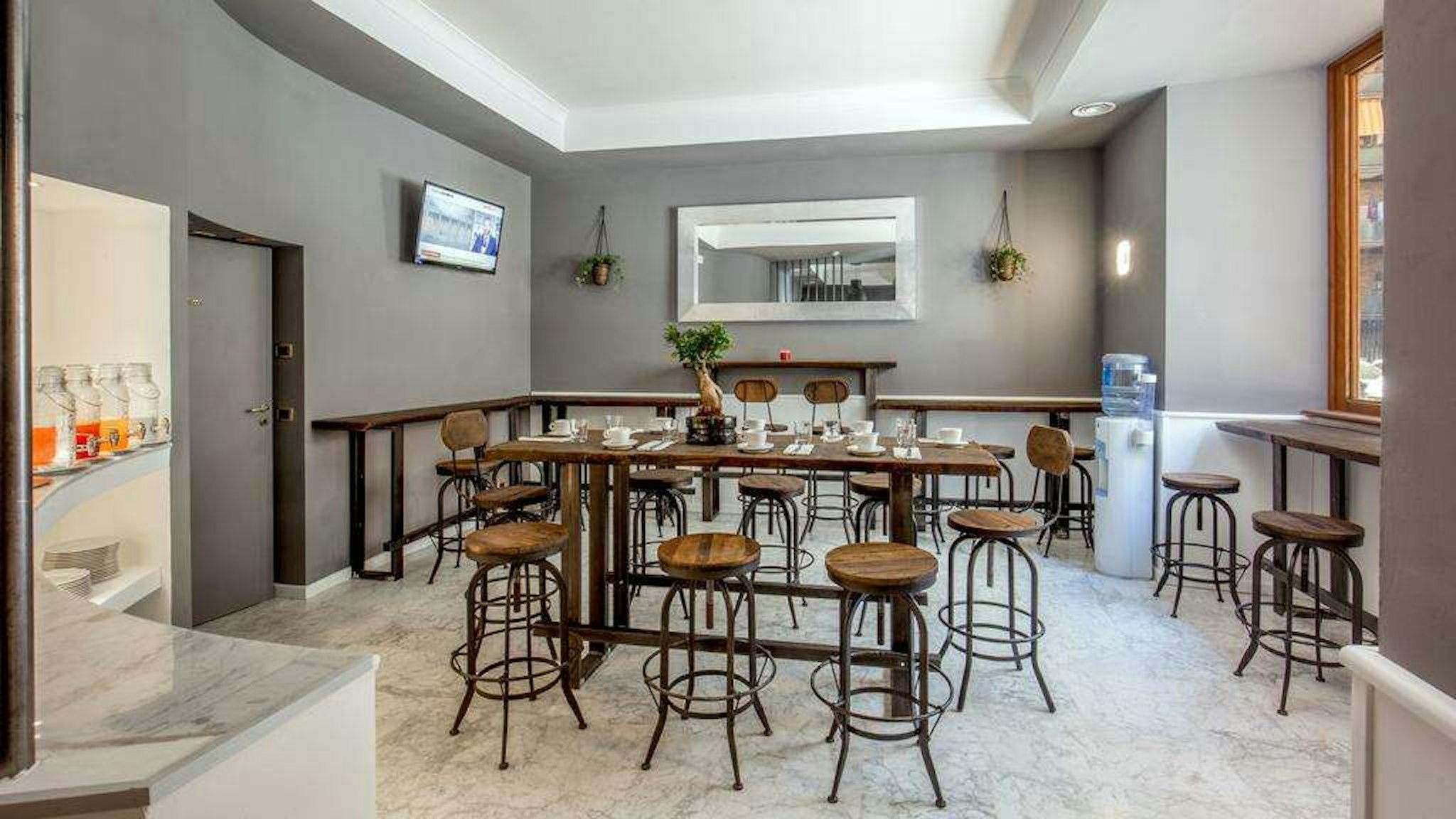 Crossroad Hotel 57/66