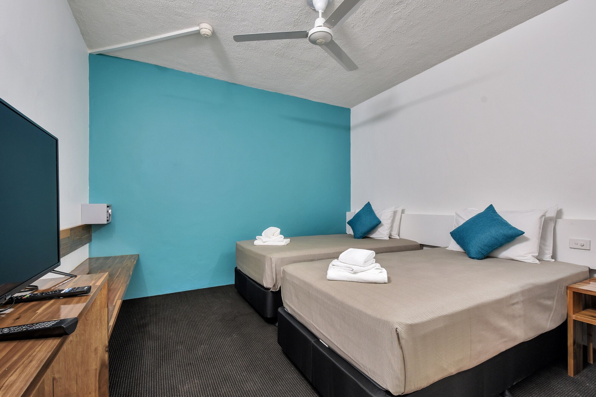 City, Twin Beds