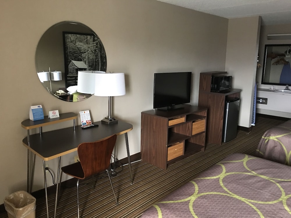 Super 8 by Wyndham Knoxville North/Powell 13/17