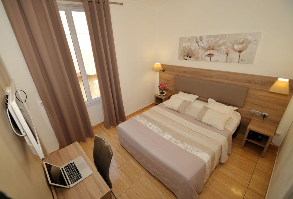 ROOM, DOUBLE OR SINGLE BED