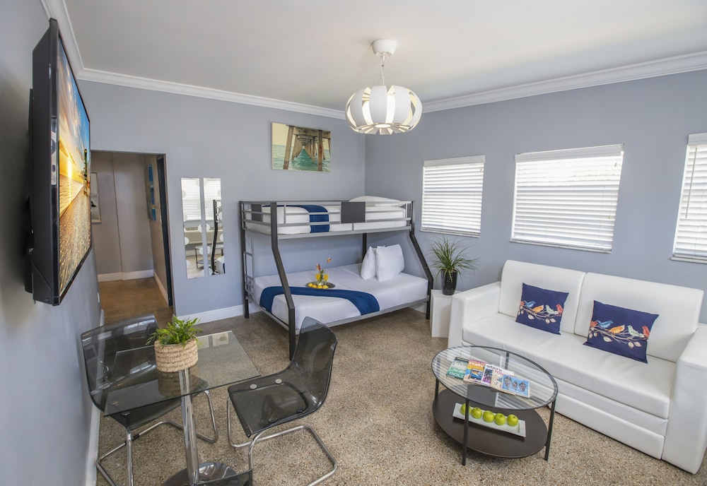 Hollywood Beach Suites Hostel Hotel 40/75