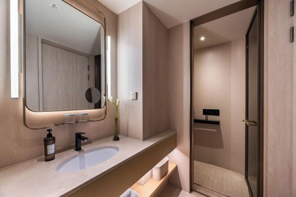 Orange Crystal Hotel (North the Bund East Daming Road) 53/59