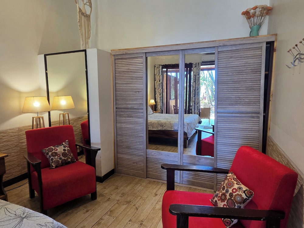 Hotel La Palapa 59/76