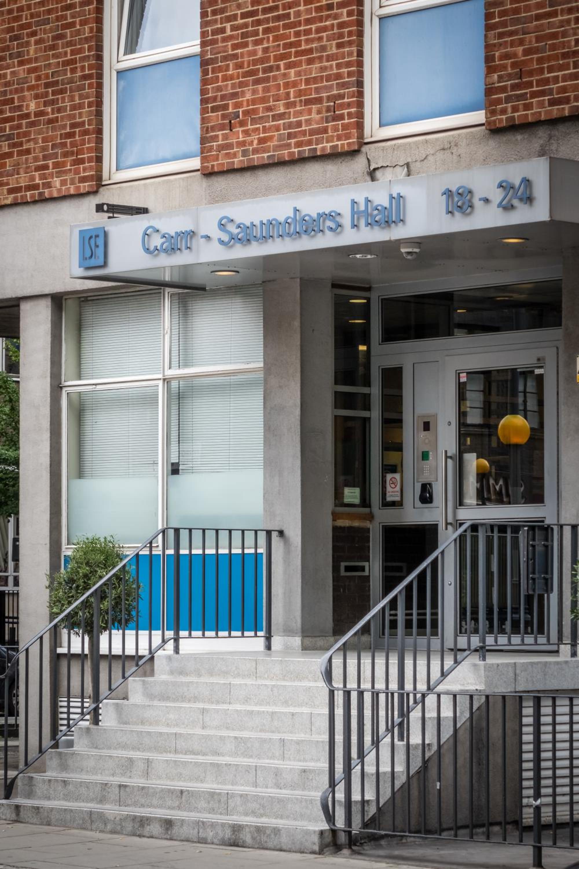 LSE Carr-Saunders Hall 4/32