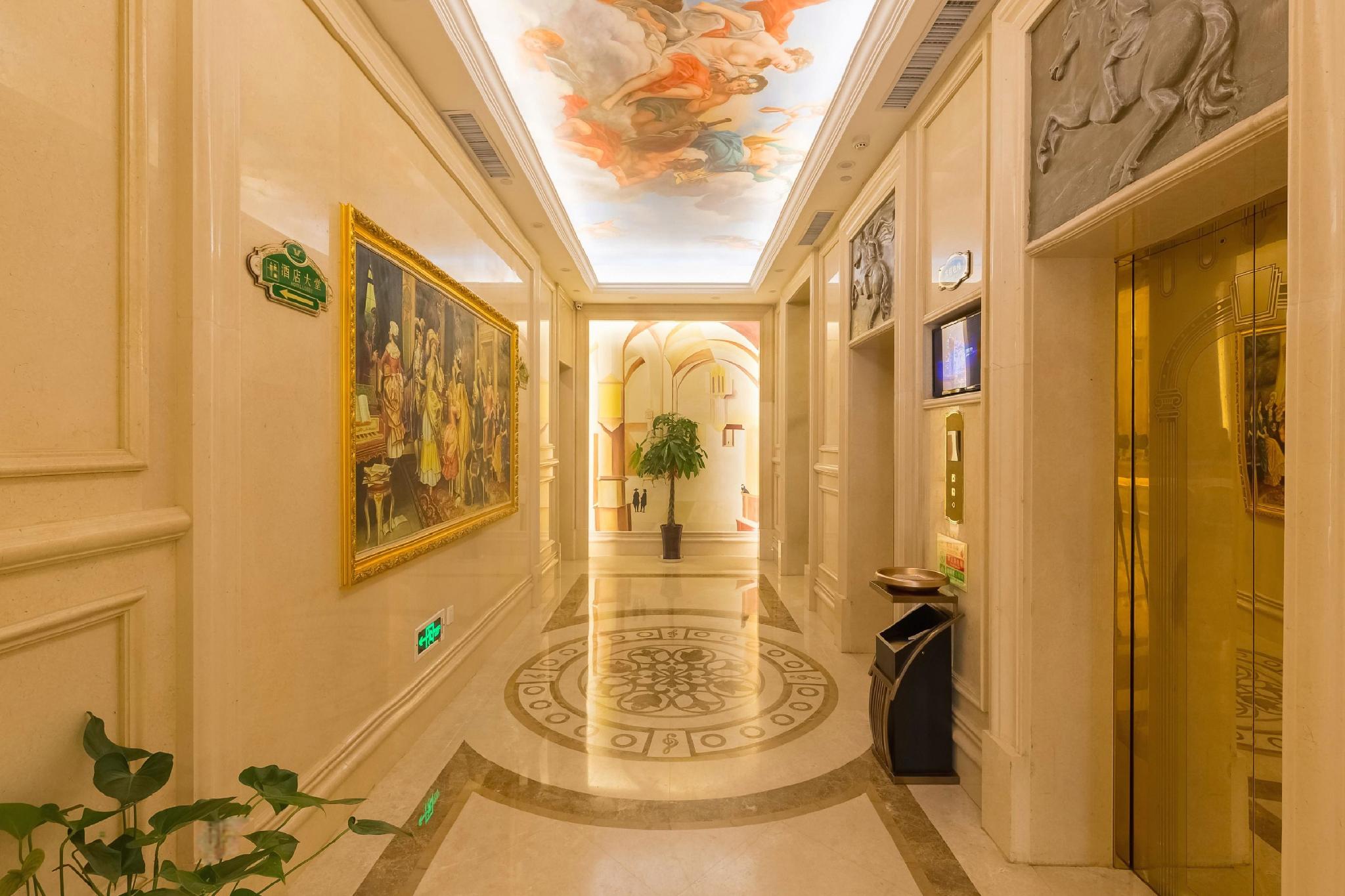 Vienna International Hotel (Nanjing South Railway Station, Hohai University Metro Station) 26/35