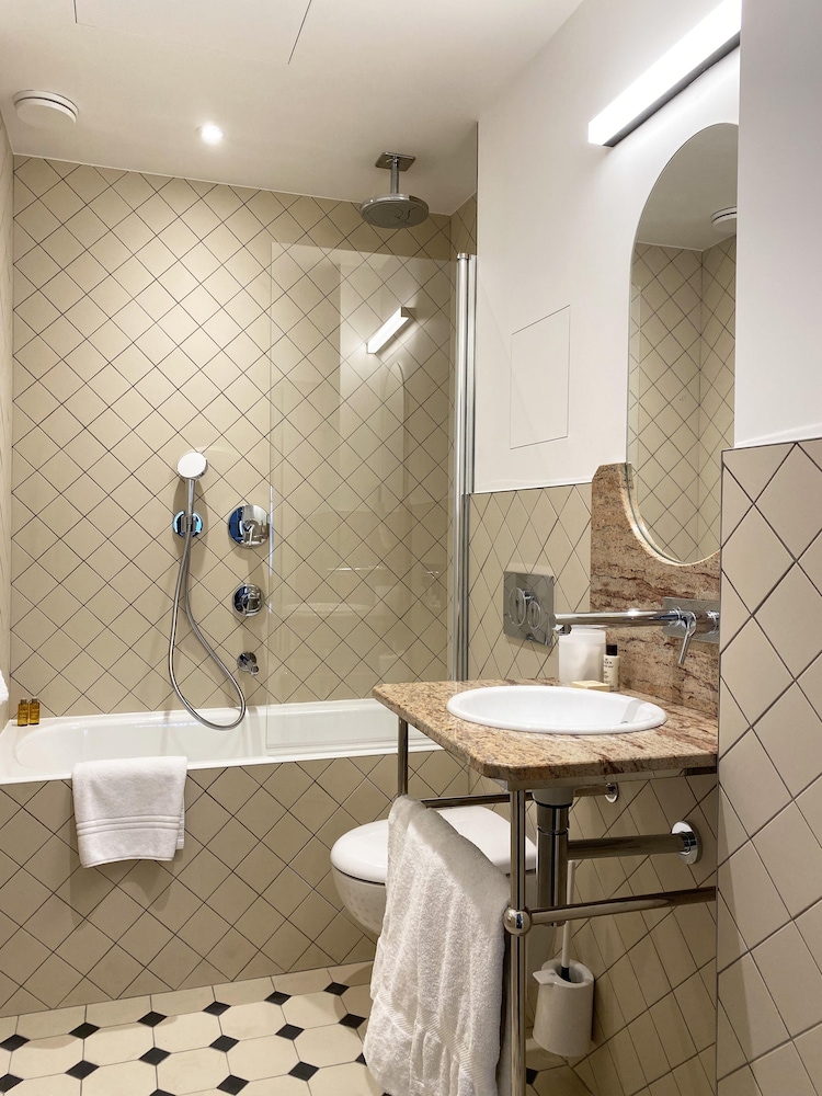 New Hotel Lafayette 23/25