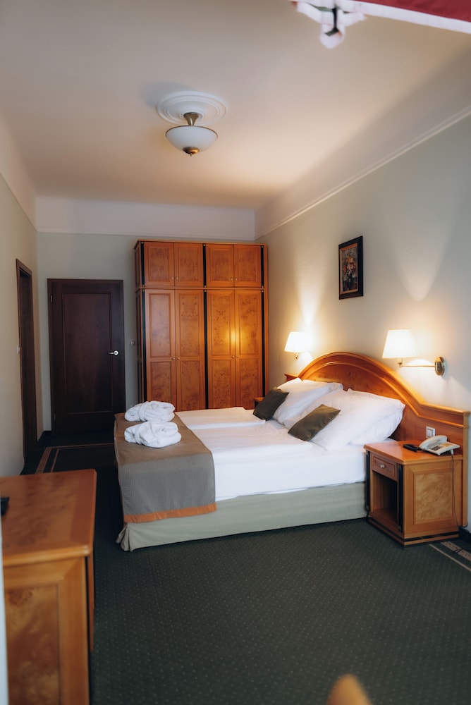 STANDARD, DOUBLE BED
